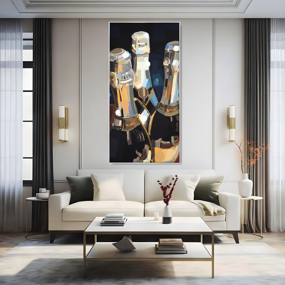 Tablou canvas cu pictura abstracta cu trei sticle de sampanie, in rama de aluminiu argintiu, pe perete intr-un living